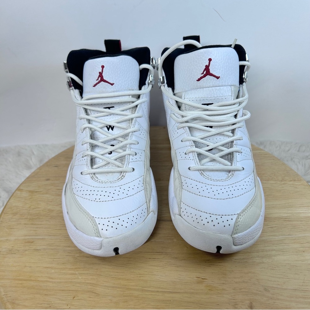 Jordan Kids Sneakers - White and Black‎ 5 Youth